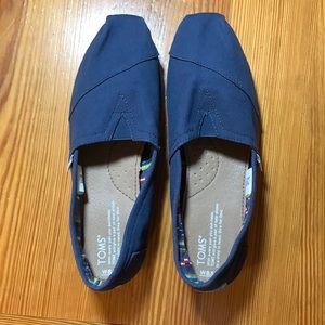 Toms Classic Alpargata Solid Canvas Flat in Navy Blue Size 8.5